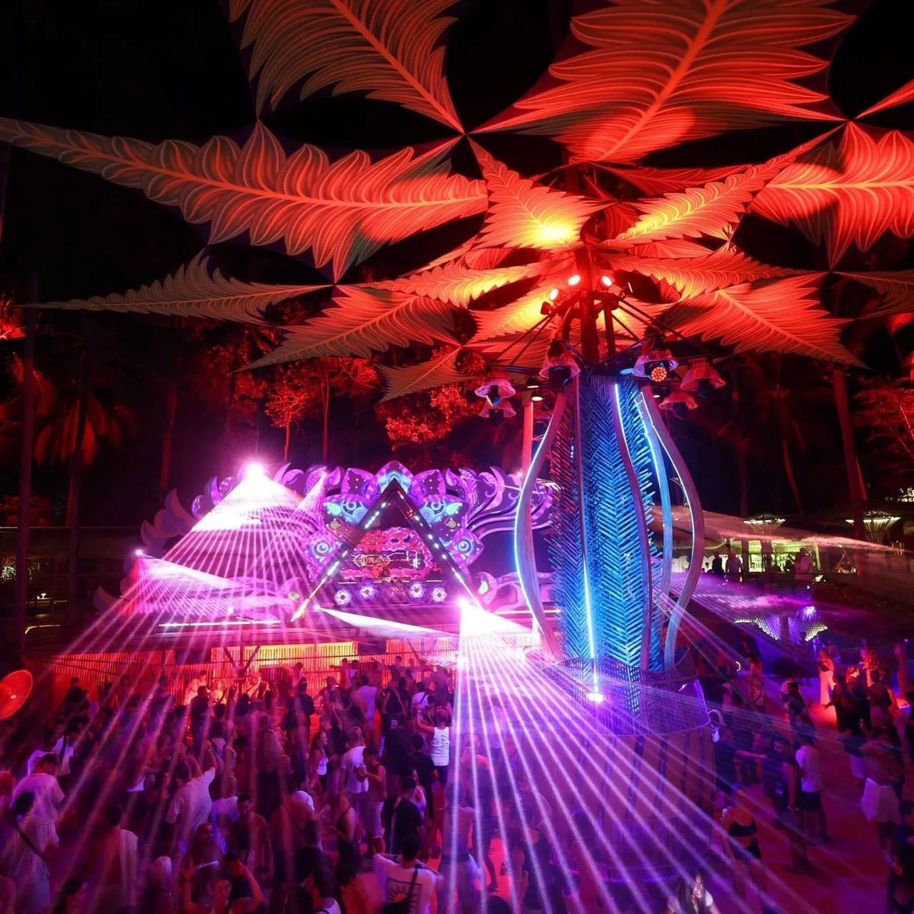 Halfmoon Harmony Beach Party Koh Phangan – red palm-shaped stage with purple lasers and a large crowd