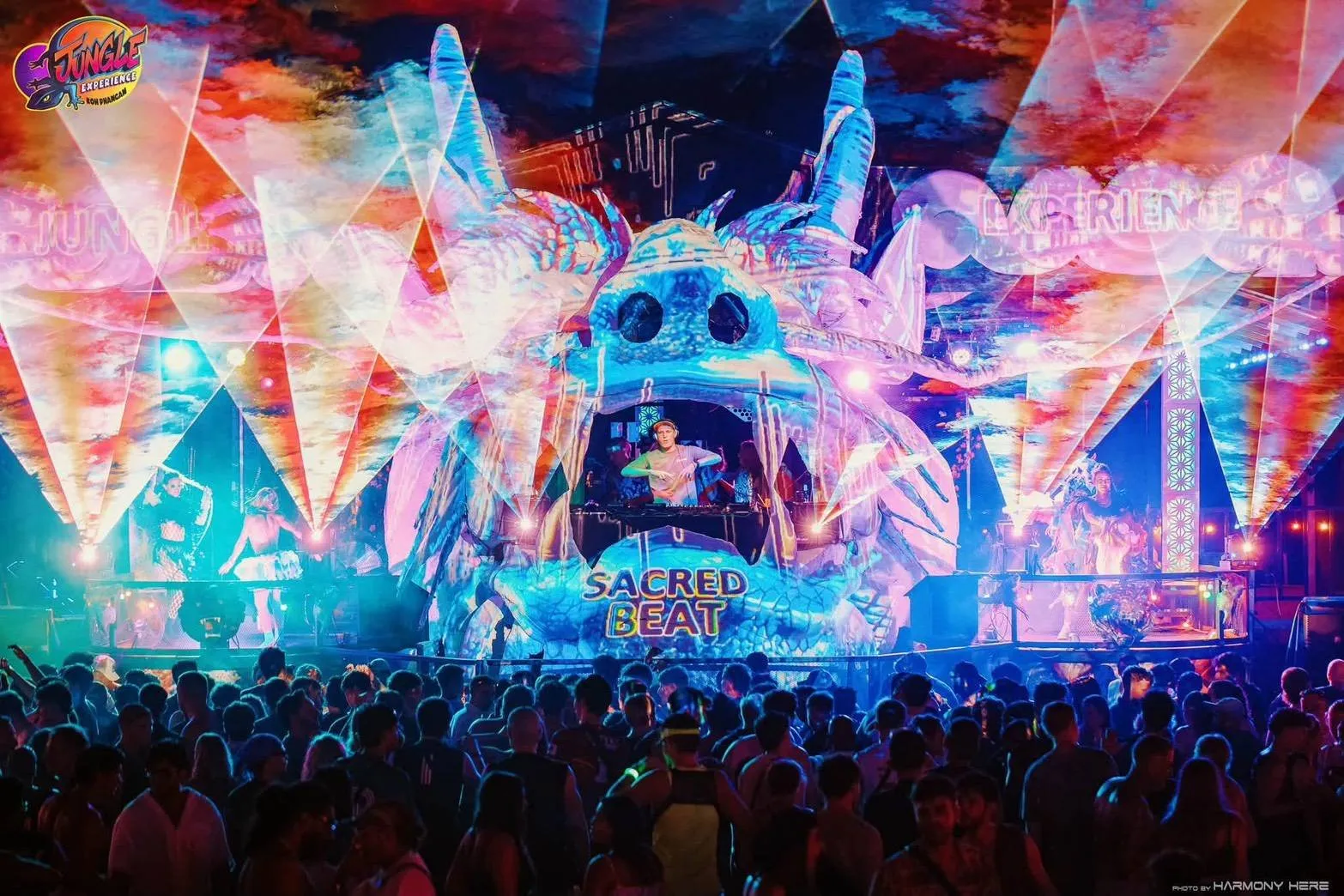 Jungle Experience Party Koh Phangan – main stage with a skull-shaped DJ booth and crowd