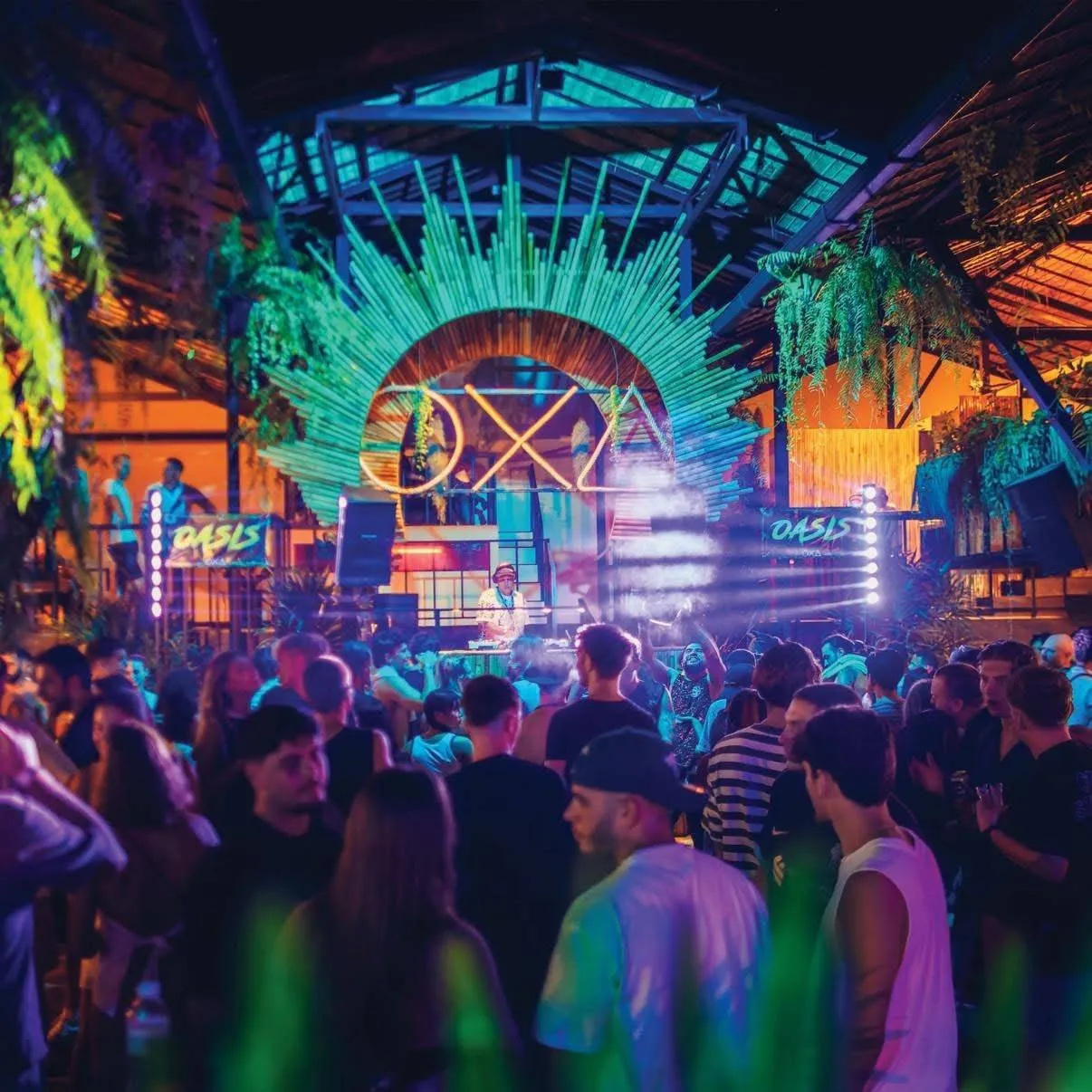 OXA Jungle Party Koh Phangan – crowd dancing in front of the glowing Oasis main stage at night